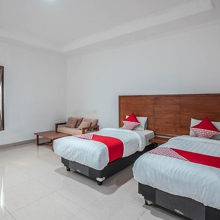 Super Oyo 686 Bunga Karang Hotel Бекаси Экстерьер фото