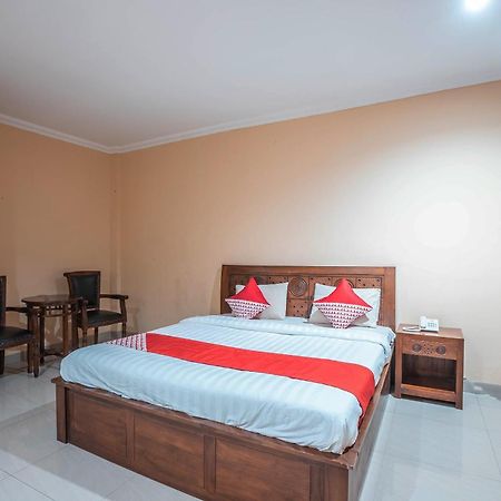Super Oyo 686 Bunga Karang Hotel Бекаси Экстерьер фото