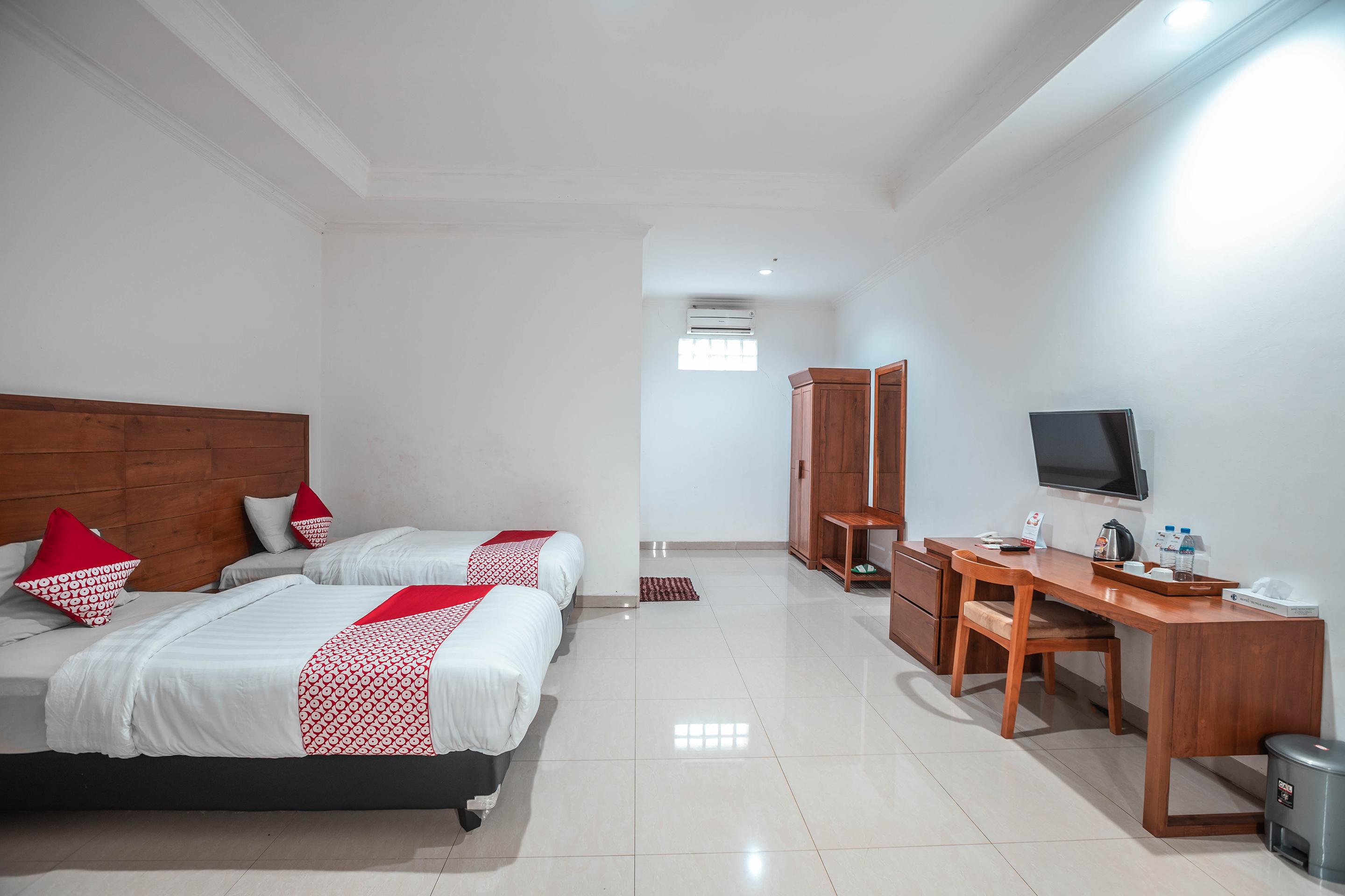 Super Oyo 686 Bunga Karang Hotel Бекаси Экстерьер фото