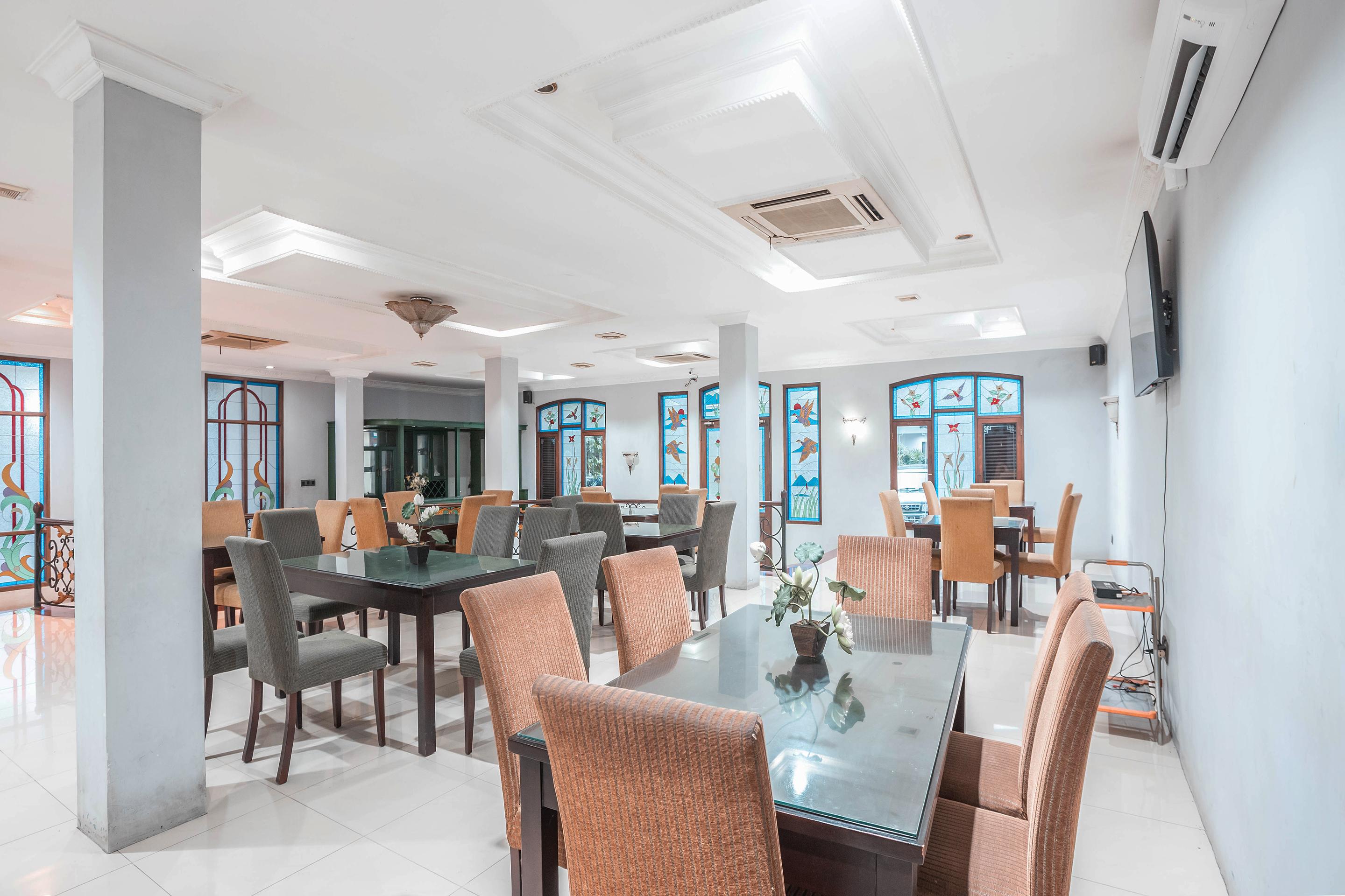 Super Oyo 686 Bunga Karang Hotel Бекаси Экстерьер фото