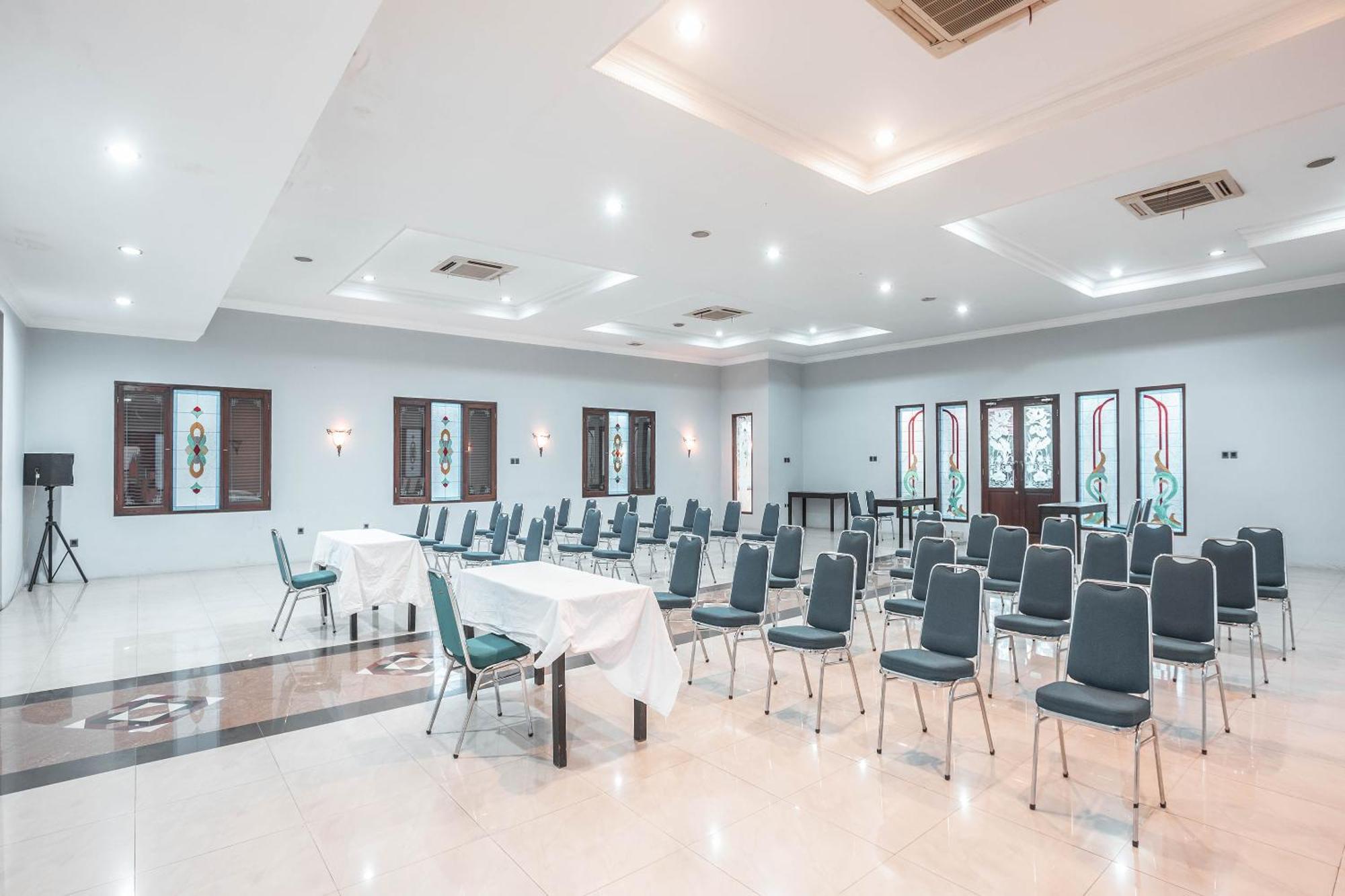 Super Oyo 686 Bunga Karang Hotel Бекаси Экстерьер фото