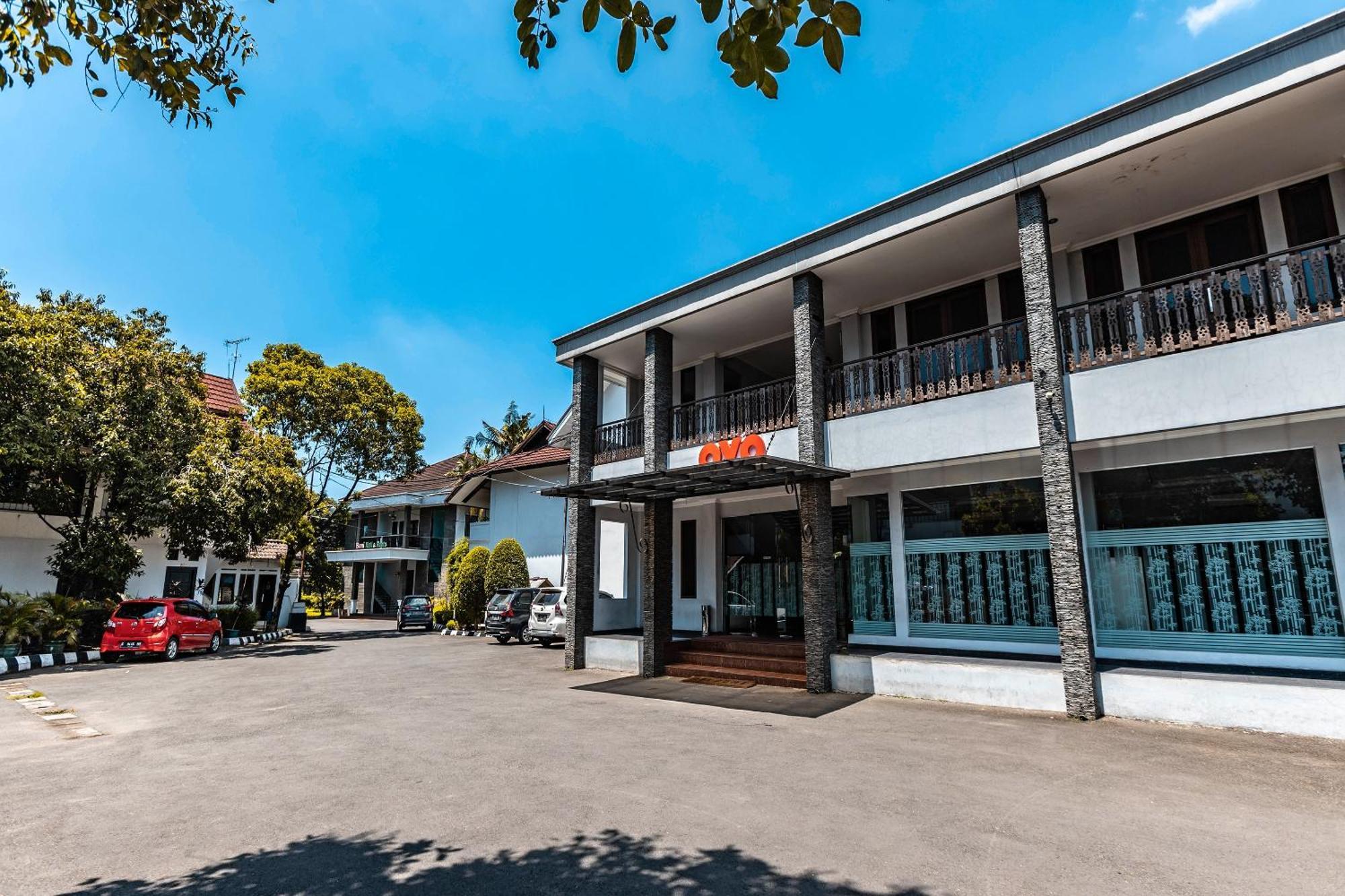Super Oyo 686 Bunga Karang Hotel Бекаси Экстерьер фото