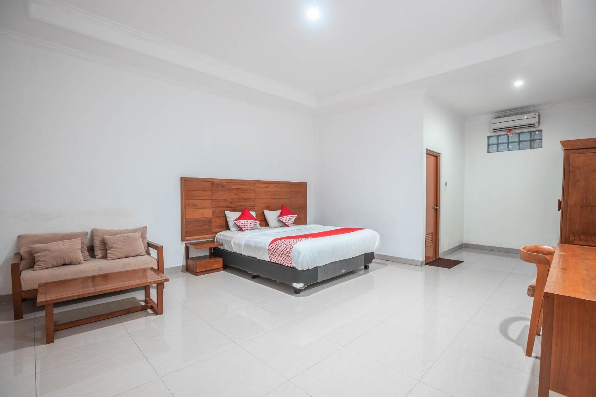 Super Oyo 686 Bunga Karang Hotel Бекаси Экстерьер фото