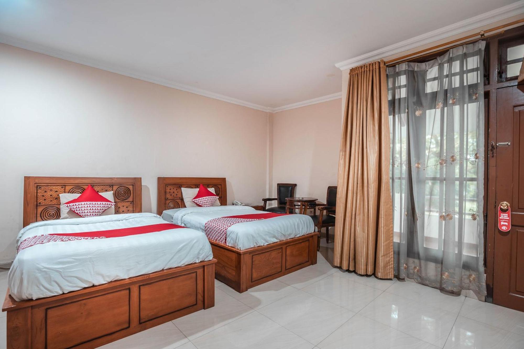 Super Oyo 686 Bunga Karang Hotel Бекаси Экстерьер фото