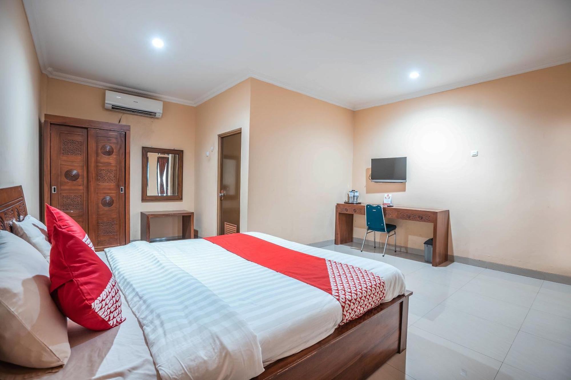 Super Oyo 686 Bunga Karang Hotel Бекаси Экстерьер фото