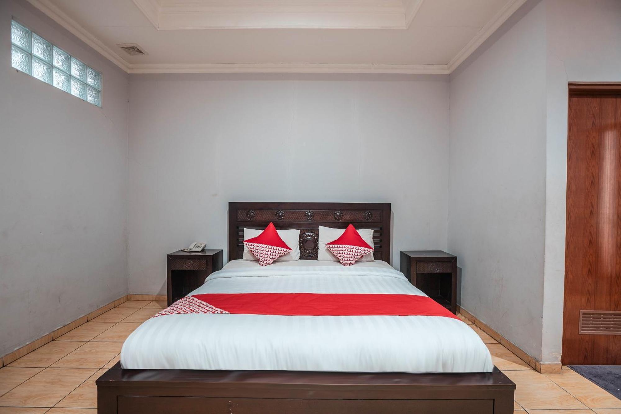 Super Oyo 686 Bunga Karang Hotel Бекаси Экстерьер фото