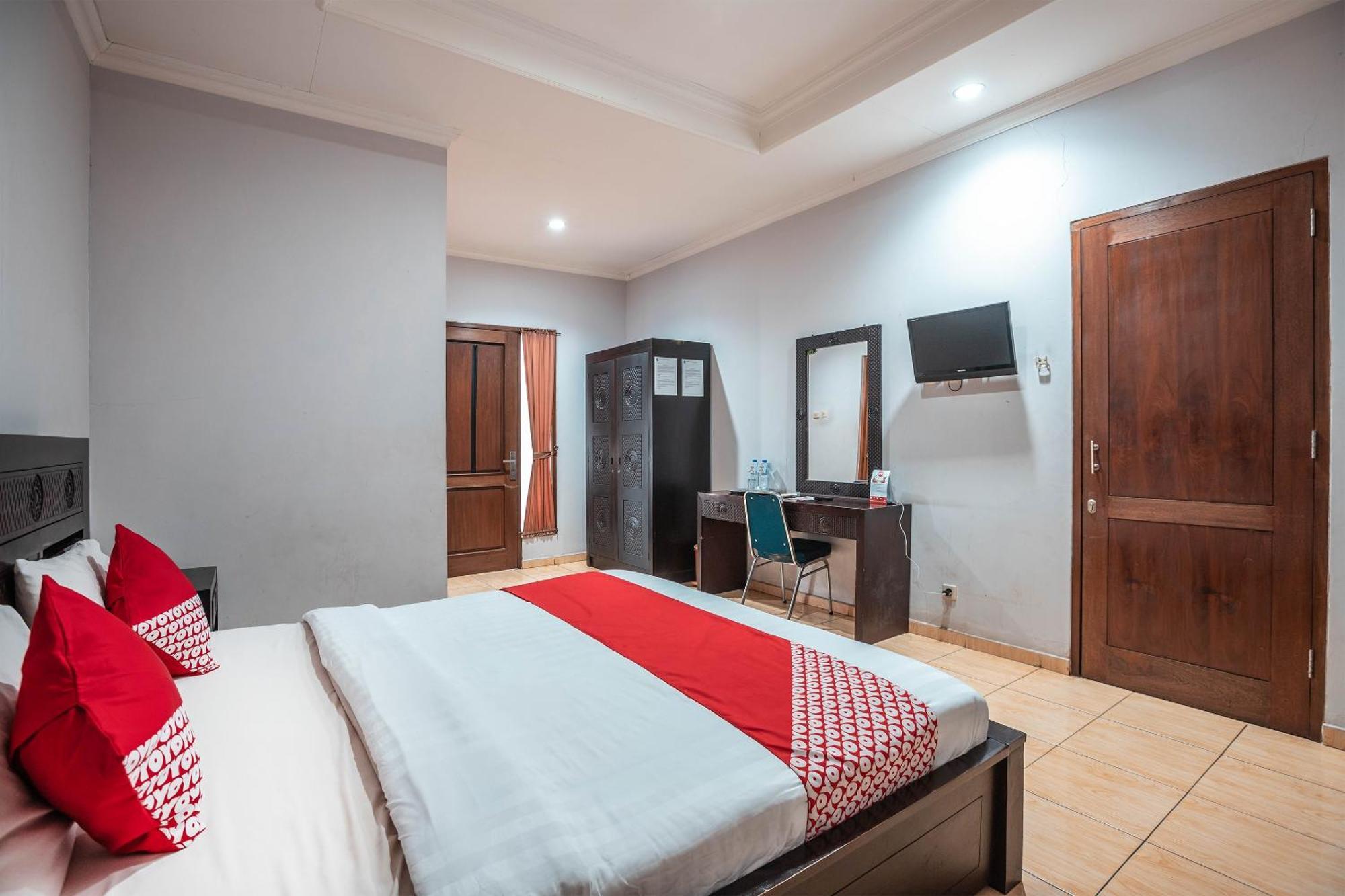 Super Oyo 686 Bunga Karang Hotel Бекаси Экстерьер фото