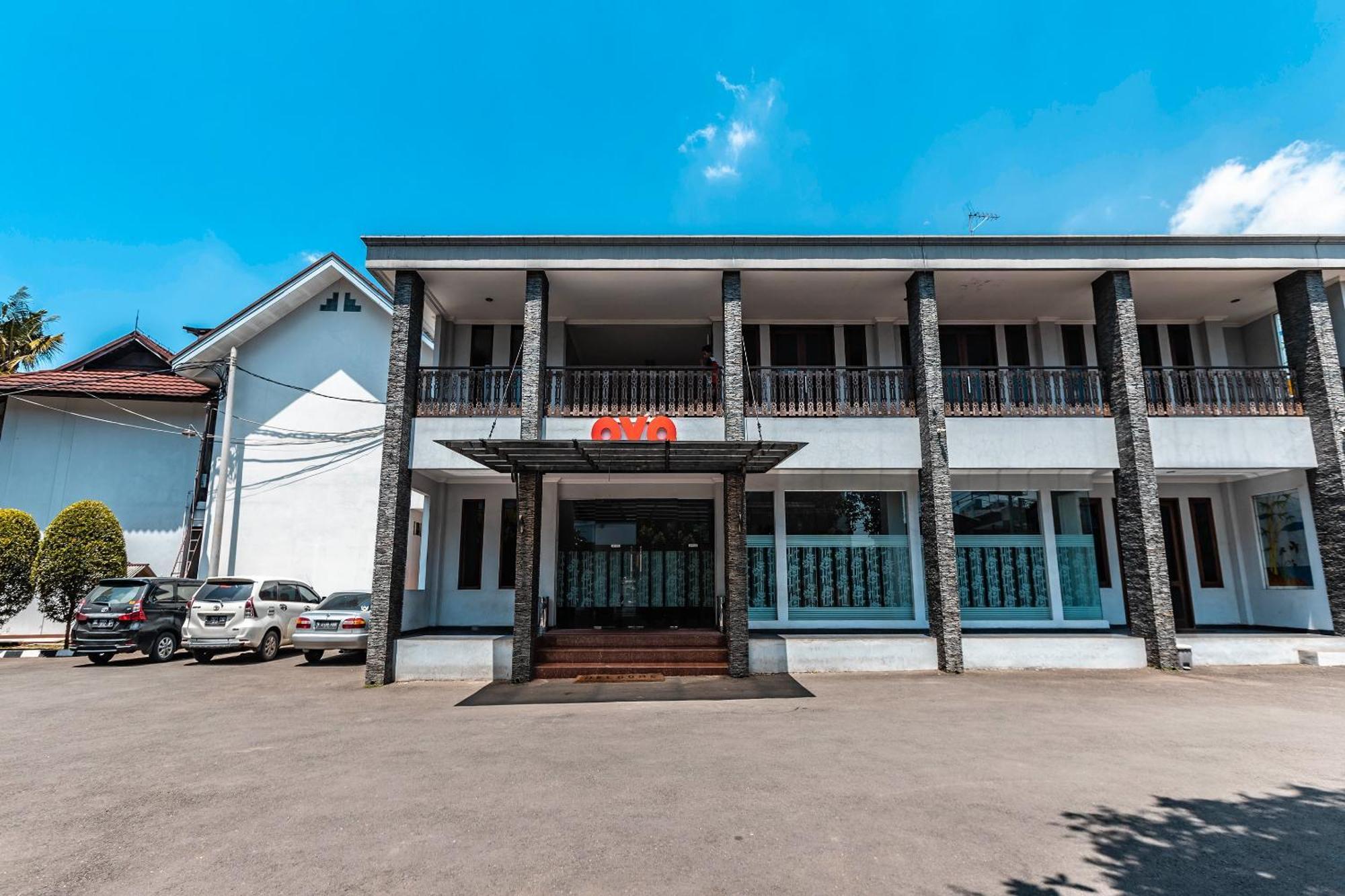 Super Oyo 686 Bunga Karang Hotel Бекаси Экстерьер фото