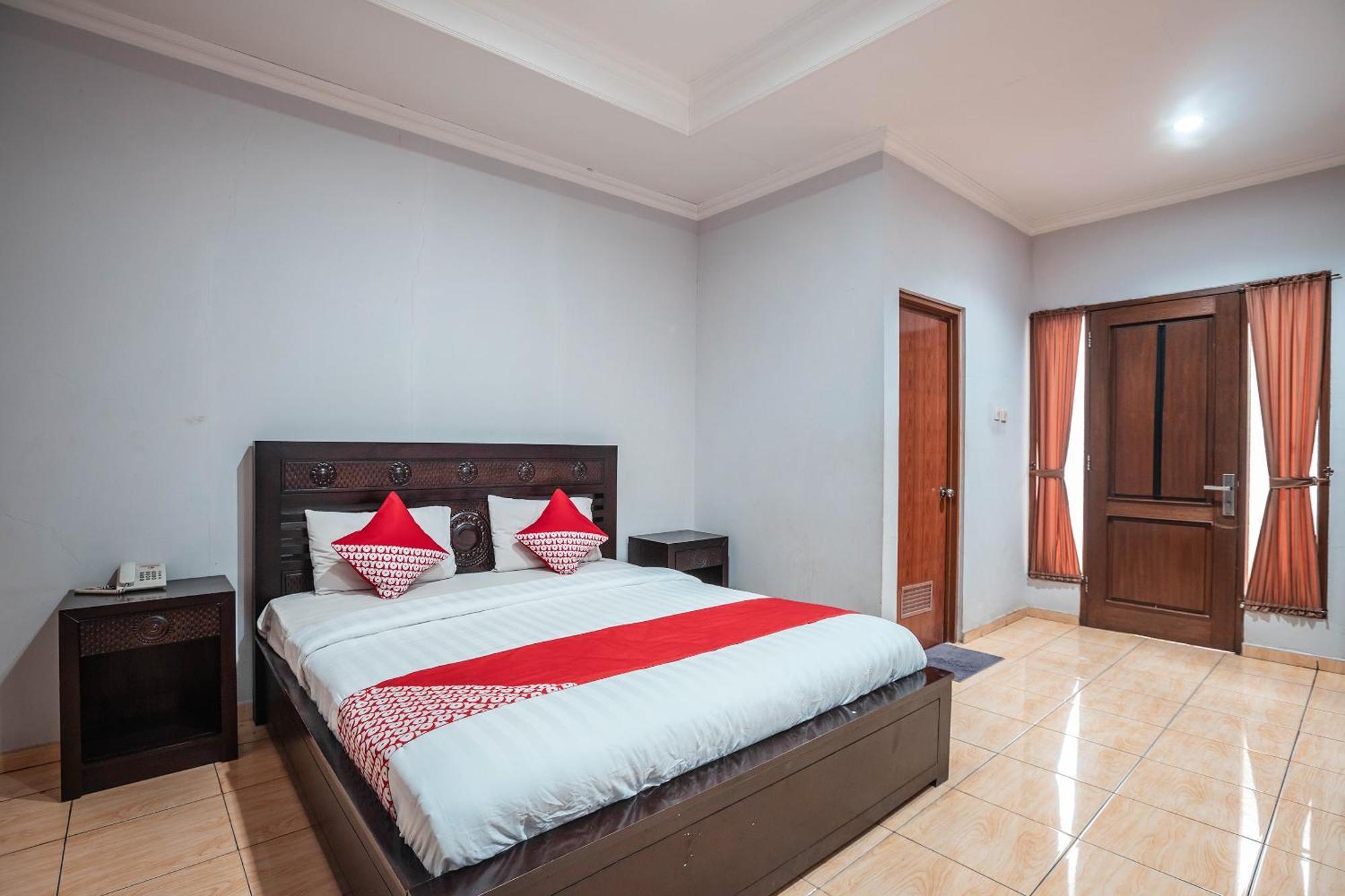 Super Oyo 686 Bunga Karang Hotel Бекаси Экстерьер фото
